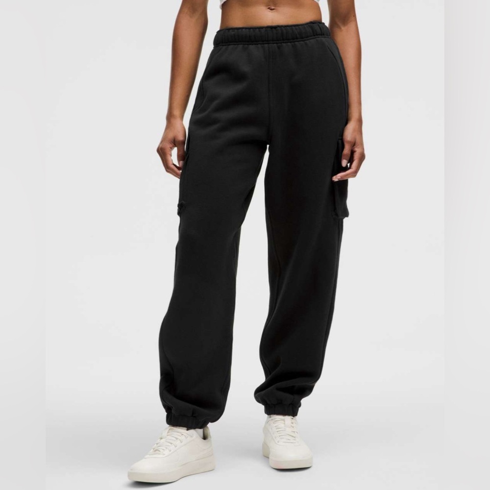 NWT Lululemon Scuba Mid-Rise Oversized Cargo Jogger *Regular • black • size xs
